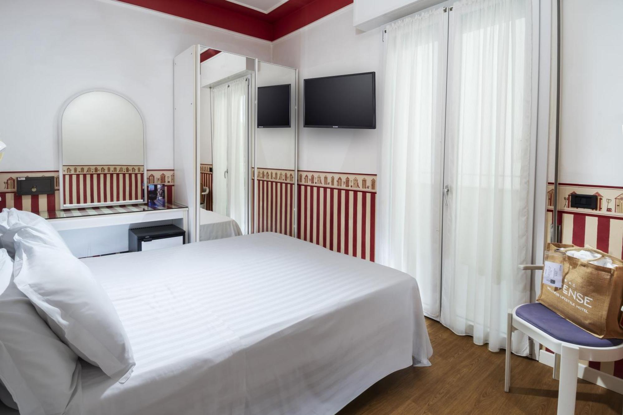 Hotel Estense กัตเตโออามาเร ภายนอก รูปภาพ